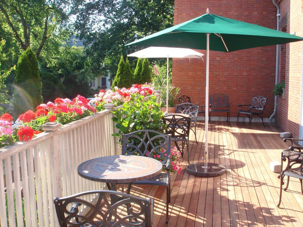 Belfry Inn And Bistro Сандвич Екстериор снимка