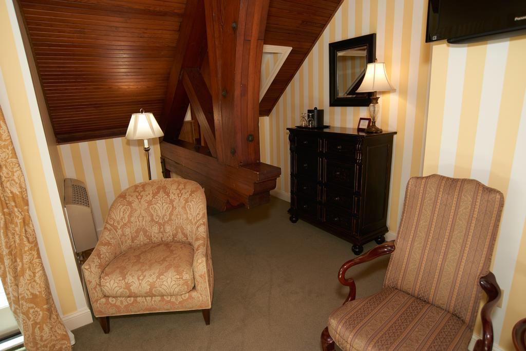 Belfry Inn And Bistro Сандвич Екстериор снимка