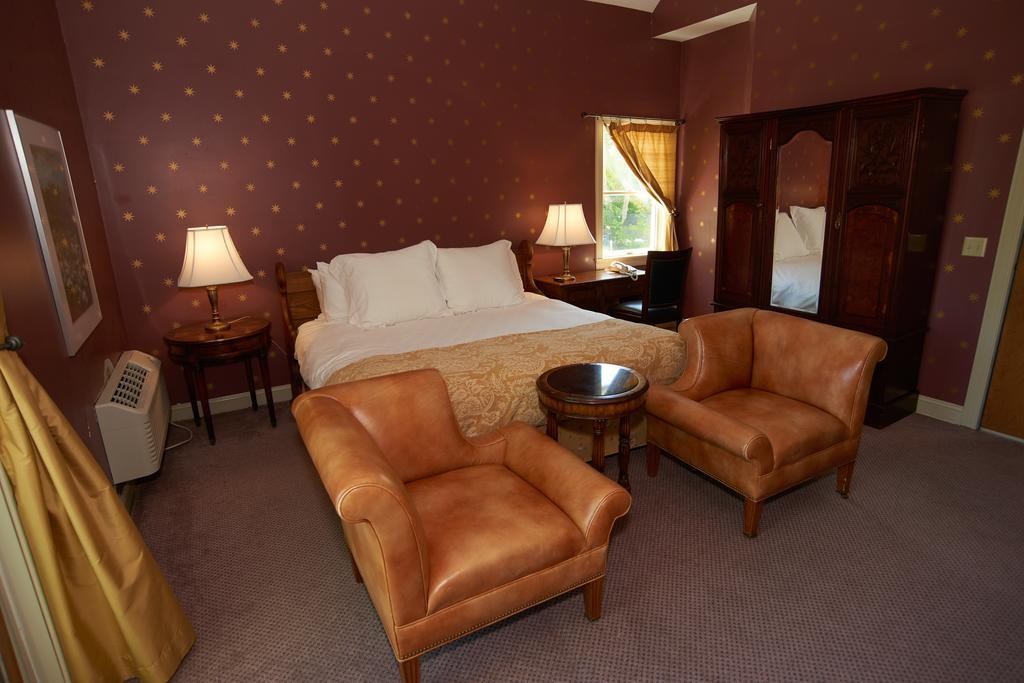 Belfry Inn And Bistro Сандвич Екстериор снимка
