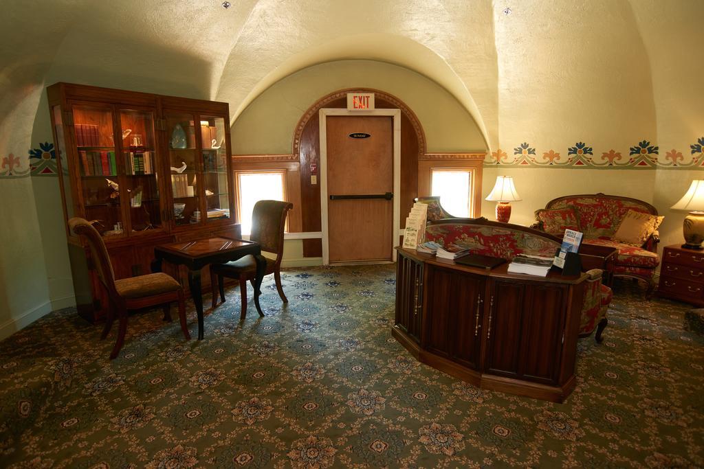 Belfry Inn And Bistro Сандвич Екстериор снимка