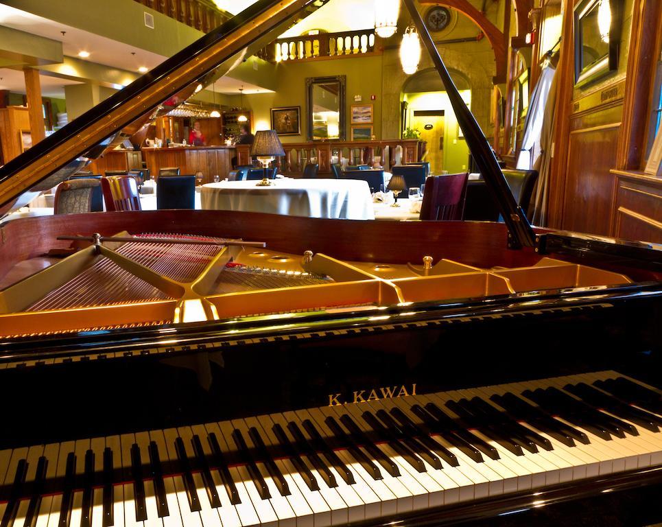 Belfry Inn And Bistro Сандвич Екстериор снимка