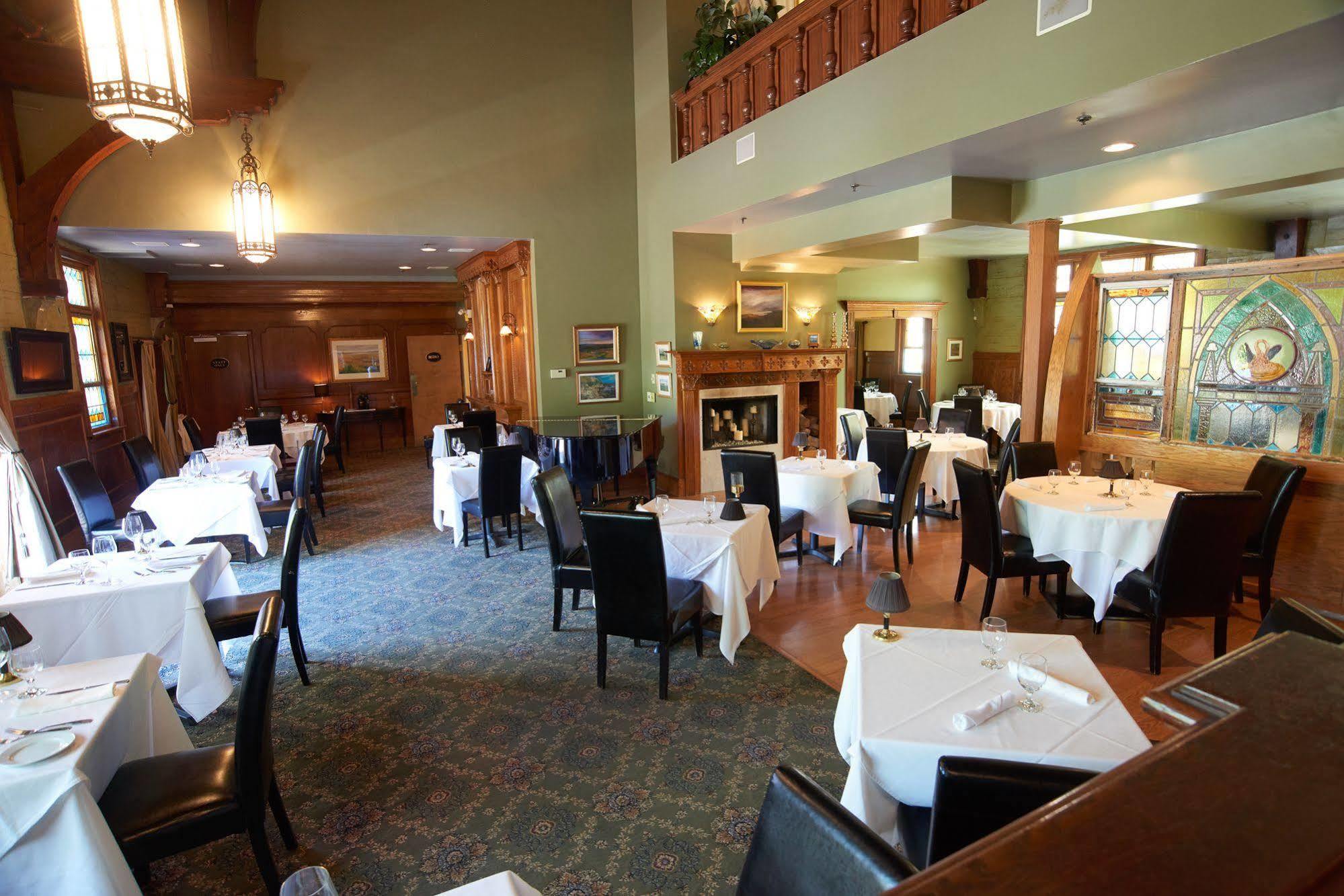 Belfry Inn And Bistro Сандвич Екстериор снимка