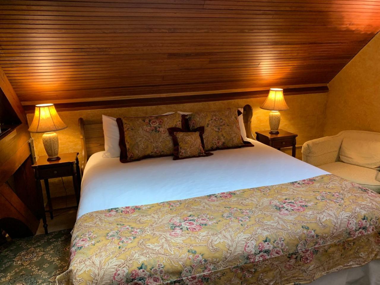 Belfry Inn And Bistro Сандвич Екстериор снимка
